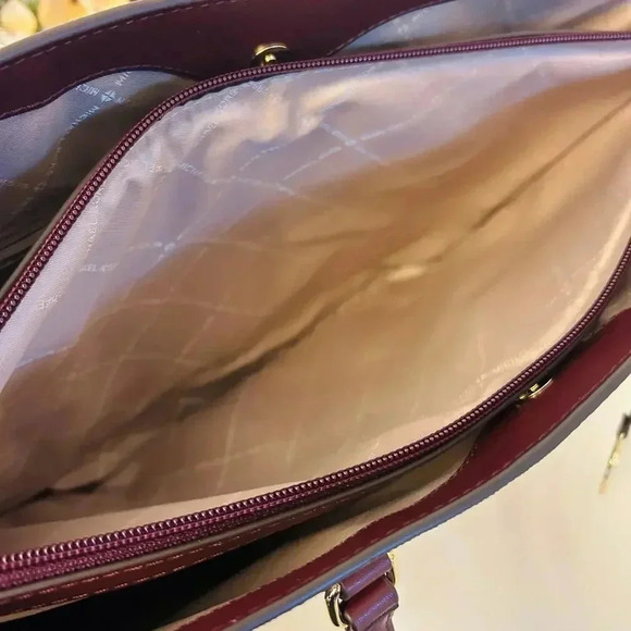 Michael Kors Sheila Large Signature Logo and Metallic Tote Bag - Picture 7 of 10